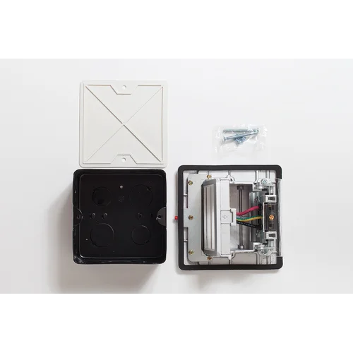 Люк на 1,5 поста (45х45), алюминий, с металлической коробкой, IP44