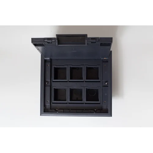 Люк на 6 постов (45х45),металл/ пластик, с пластиковой коробкой, IP40