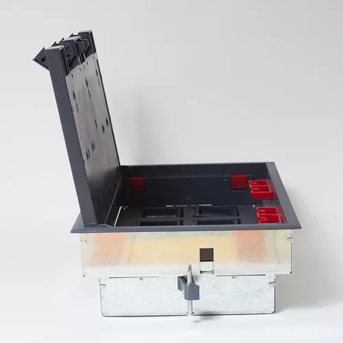 Люк на 8 постов (45х45),металл/ пластик, с металлической коробкой, IP40