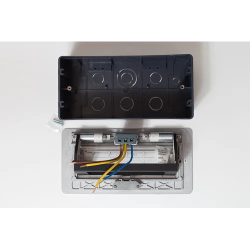 Люк на 3 поста (45х45), металл, серебро, с пластиковой коробкой, IP40