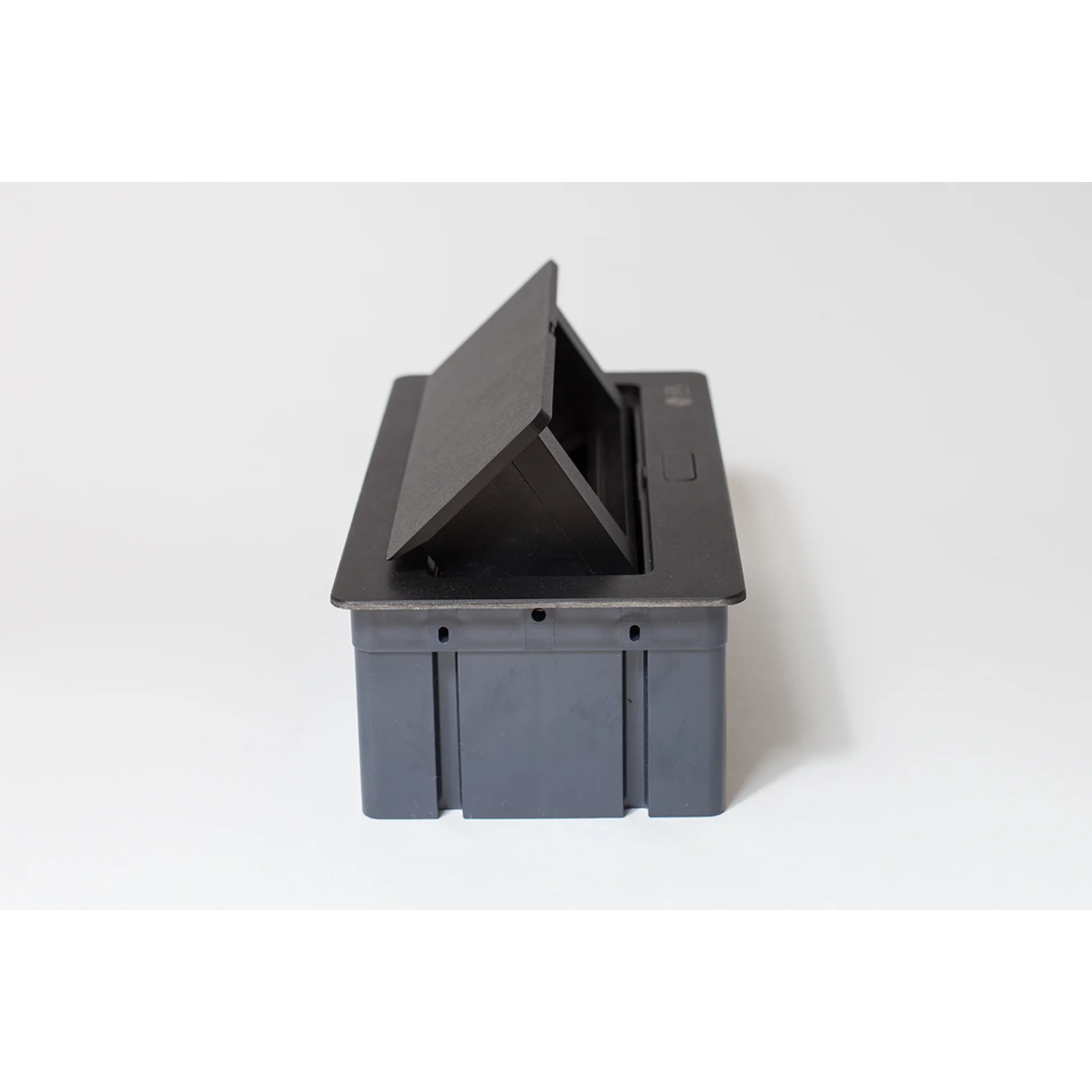 Люк на 3 поста (45х45), металл, черный с пластиковой коробкой, IP40