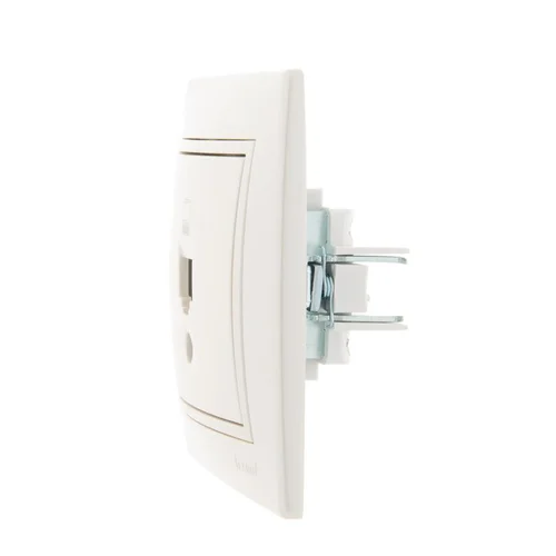 Розетка компьютерная 1-м СП Mira RJ45 16А IP20 со вставкой жемчуж./бел. перламутр. LEZARD 701-3030-1