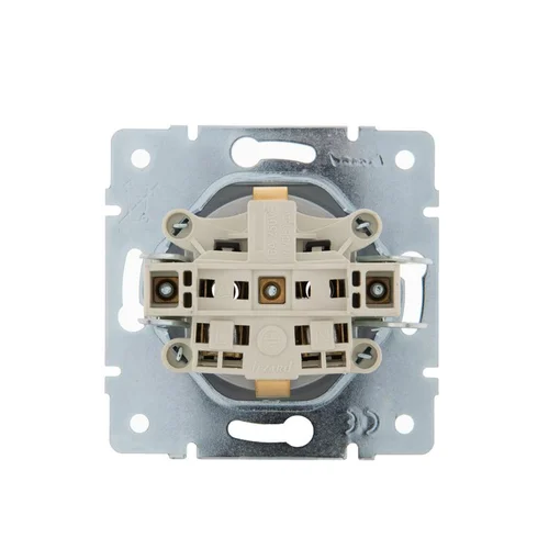 Розетка 1-м СП Karina с заземл. термопласт механизм матов. серебр. LEZARD 707-4388-122B