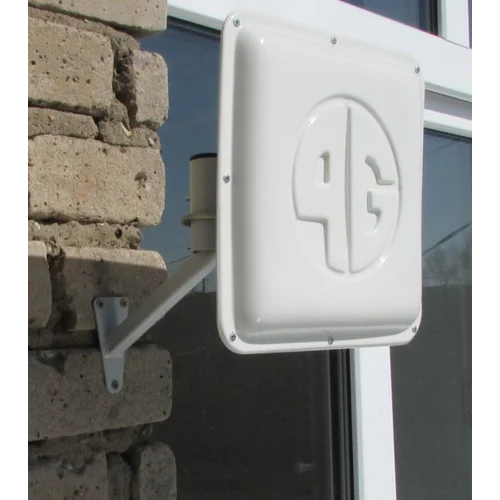 Стеновой кронштейн для крепления антенн