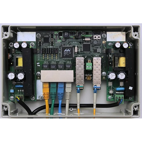 Уличный управляемый PoE коммутатор TFORTIS PSW-2G4F 4FE PoE +2 GB SFP порта, питание 220В, IP66