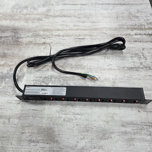 Блок розеток серии SNR-PDU с локальным измерением на 8хС13/C19 с фиксаторами, шнур питания 3м 3x2.5мм2 без вилки, 230В, 16A