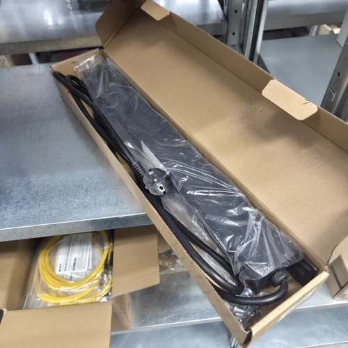 Блок розеток серии SNR-PDU базовый на 9хSchuko, шнур питания 2 м 3x1.5 мм² с вилкой Schuko, 16A