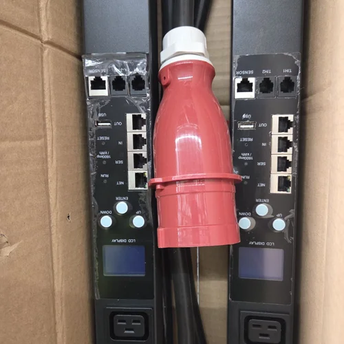 Блок розеток с функцией управления каждой розеткой серия PRO, 21xC13, 3xC19, вход IEC60309 3*32A (3P+N+PE)