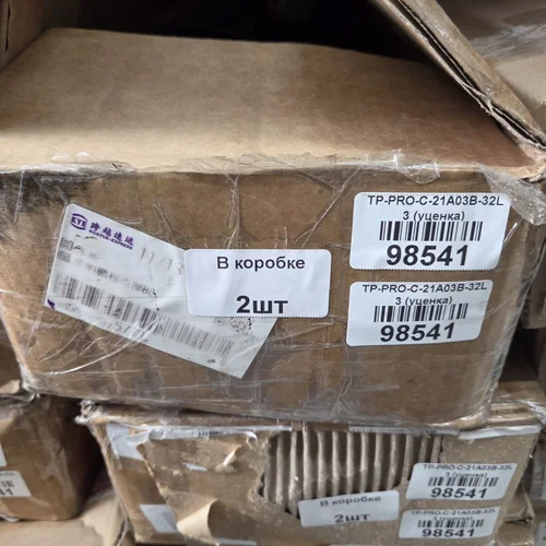 Блок розеток с функцией управления каждой розеткой серия PRO, 21xC13, 3xC19, вход IEC60309 3*32A (3P+N+PE)