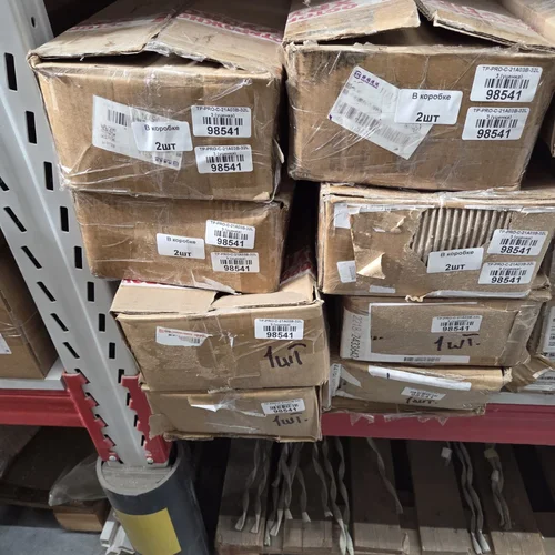 Блок розеток с функцией управления каждой розеткой серия PRO, 21xC13, 3xC19, вход IEC60309 3*32A (3P+N+PE)